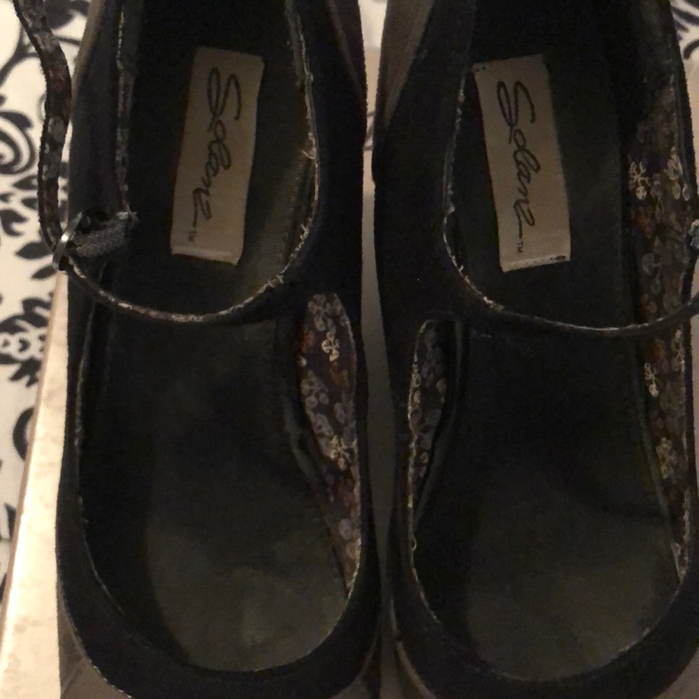 Heels - Picture 3 of 3